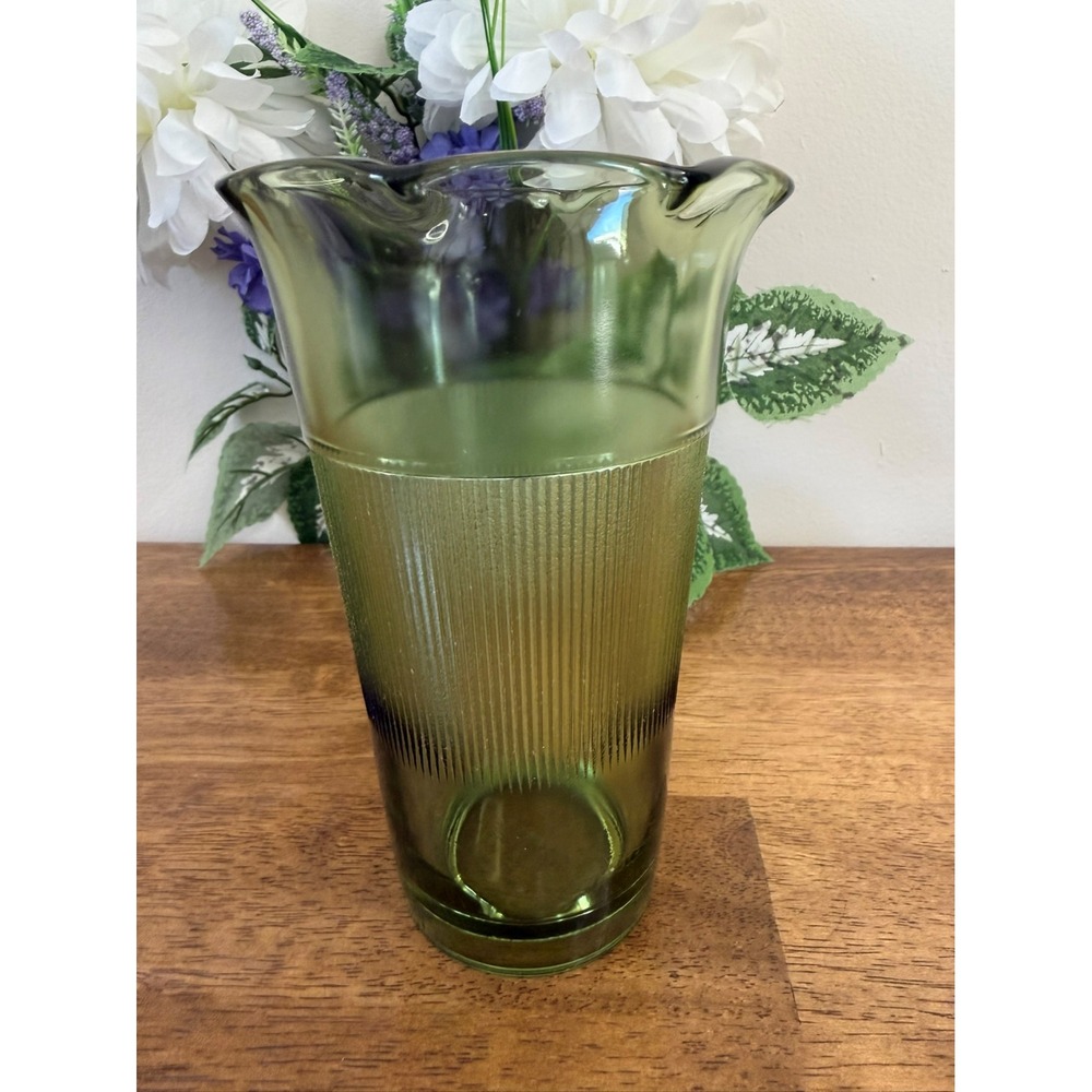 Vintage Olive Green Ribbed Glass Vase – Flared Ruffled Rim Mid-Century‎ Style